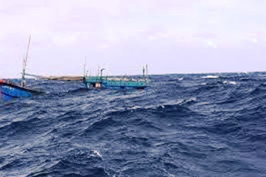 Tàu cá chìm trên biển, 4 ngư dân hiện đang mất tích