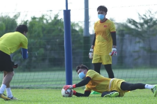 'Cơn bão' Covid-19 tiếp tục càn quét U23 Việt Nam trước vòng bán kết