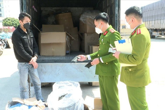 Ninh Bình: Bắt giữ 35.000 khẩu trang, găng tay y tế không rõ nguồn gốc