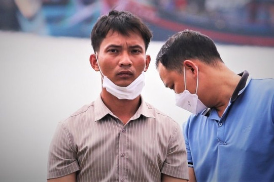 Khởi tố người cha nhẫn tâm ném con gái xuống sông Trường Giang