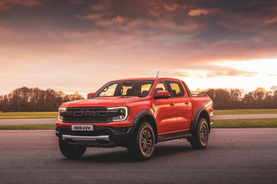 Ford Ranger Raptor 2023 có thêm máy xăng V6