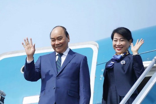 Chủ tịch nước Nguyễn Xuân Phúc lên đường thăm cấp Nhà nước tới Singapore