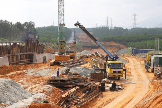 Cao tốc Bắc Nam thiếu hơn 12 triệu m3 đất đắp