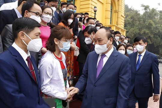 Hàng nghìn tấm gương tiêu biểu của ngành y thực sự là những “từ mẫu” của nhân dân