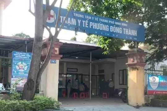 Hai nhân viên y tế bị khiển trách vì vi phạm quy chế phòng, chống dịch Covid-19