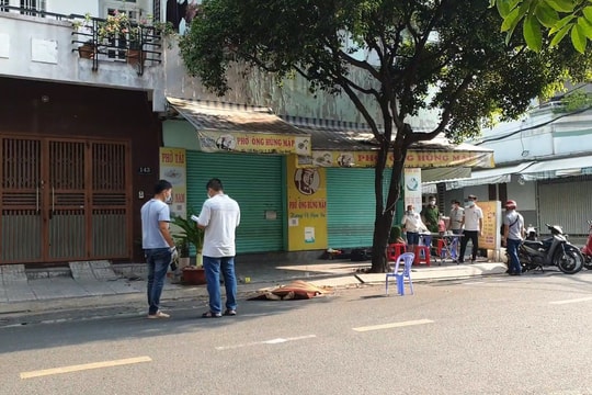 Người đàn ông nghi rơi từ tầng cao xuống đất tử vong