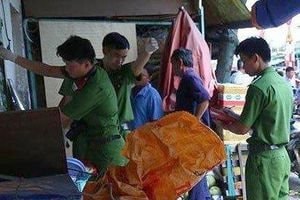 Dùng dao sát hại con trai rồi chém vợ nhập viện