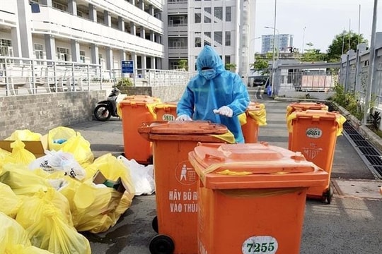 Bố trí thu gom rác tại các gia đình có F0