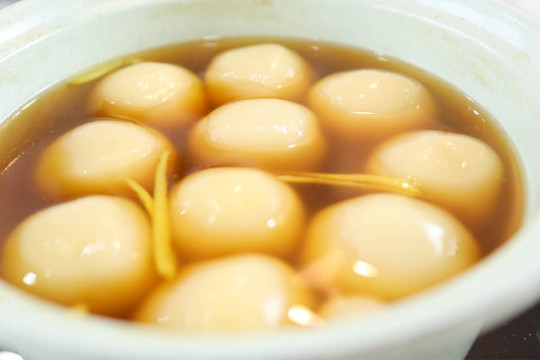 Cuối tuần, học làm món bánh trôi mềm dẻo, núng nính để chiêu đãi cả nhà