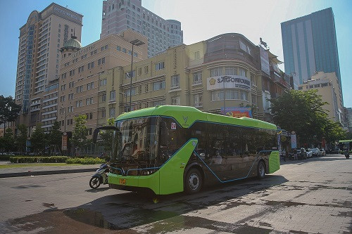 Khai trương xe buýt điện đầu tiên tại TPHCM