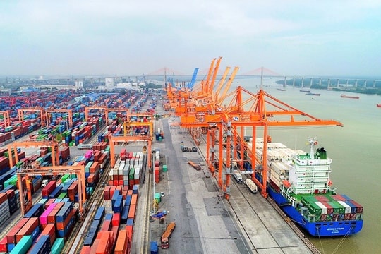 Xuất nhập khẩu giữ nhịp tăng trưởng