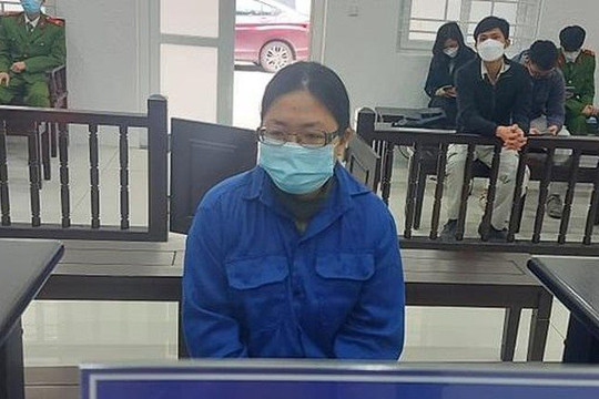 Nữ nhân viên đặt mua cả lô hàng rồi đem bán đồng nát
