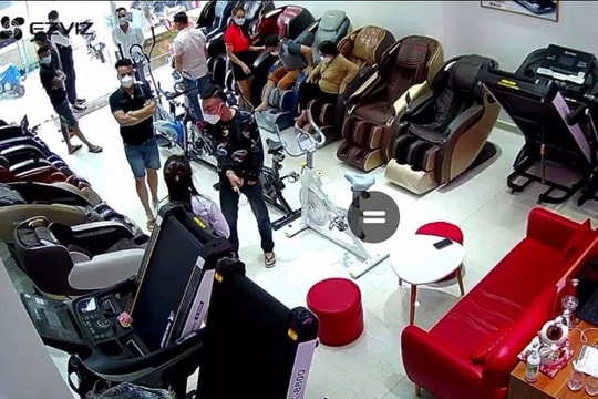 Truy tìm nhóm người hành hung chủ cửa hàng nhập viện