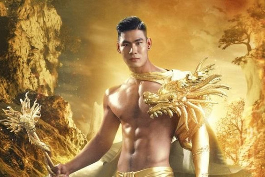 Đại diện Việt Nam tại Mister Global 2022 khoe hình thể trong trang phục truyền thống
