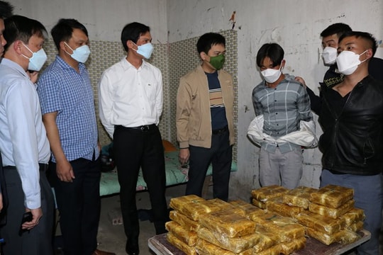 Bắt giữ nhóm đối tượng mua bán, vận chuyển gần 21kg ma túy tổng hợp