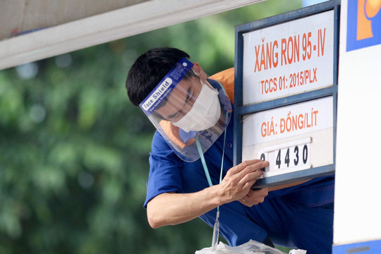 Bộ Công Thương đề nghị giảm 50% thuế môi trường với xăng