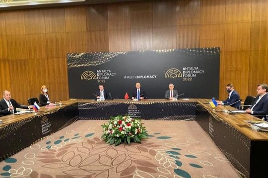 Ukraine bắt đầu xem xét đề xuất giải quyết xung đột do Nga đưa ra