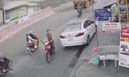3 xe máy gặp nạn liên hoàn, đôi nam nữ suýt bị cán dưới bánh xe khách