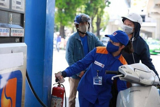 Chính phủ thông qua đề xuất giảm 2.000 đồng thuế môi trường với xăng dầu