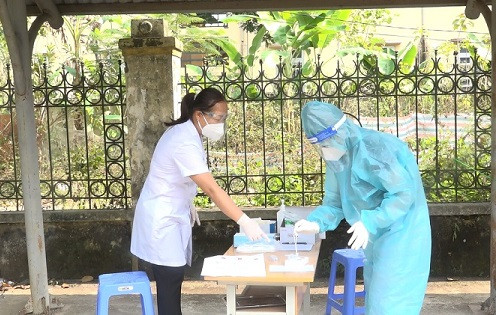 Sơn La: Nữ trưởng Trạm Y tế xã tận tâm với nghề