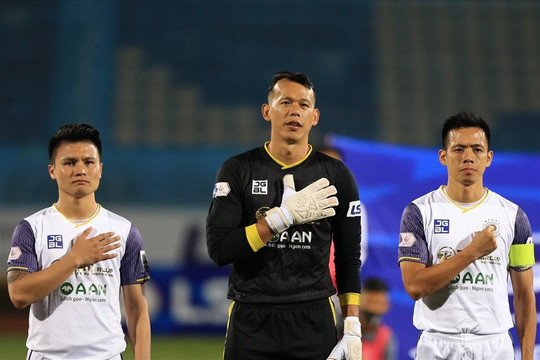 Văn Quyết ngầm xác nhận Quang Hải chia tay Hà Nội FC?