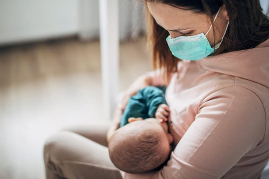 Mẹ nhiễm covid-19 có thể cho con bú không? Làm thế nào để an toàn cho cả mẹ và con?