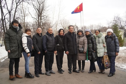 Đại sứ quán Việt Nam tại Nga tiếp tục phối hợp đón công dân từ Ukraine