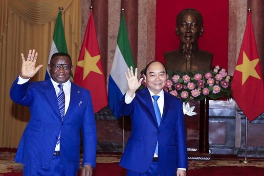 Chủ tịch nước Nguyễn Xuân Phúc hội đàm với Tổng thống Sierra Leone