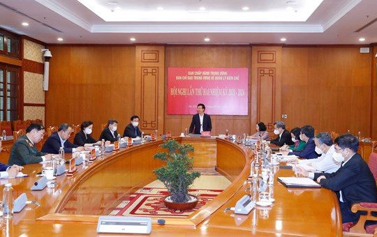 Khẩn trương hoàn thiện các dự thảo văn bản về quản lý biên chế, trình Bộ Chính trị xem xét, quyết định