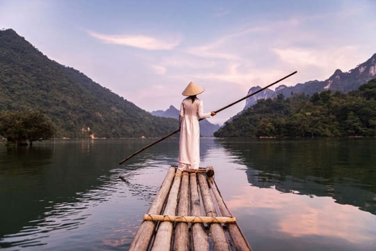 Báo du lịch vùng Vịnh nêu 5 lý do phải tới Việt Nam