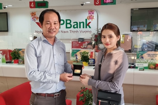 Hơn 1 tỷ đồng đã được VPBank trao tới tay khách hàng may mắn dịp đầu năm