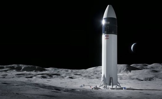 NASA lần đầu tiên đưa con người lên Mặt trăng bằng tàu Apollo 11