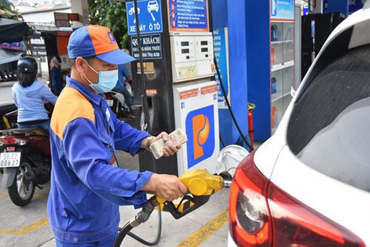 Xăng dầu giảm giá sau 7 lần tăng