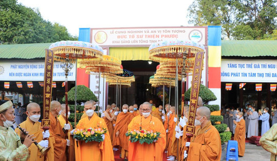 Lễ cung nghinh và an vị tôn tượng Đức Tôn Sư Thiện Phước bằng đồng tím tại chùa Long Phước Thọ - Đồng Nai
