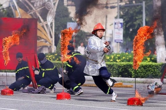 Xây dựng đội ngũ lãnh đạo, chỉ huy các cấp CATP Hà Nội đáp ứng tốt yêu cầu nhiệm vụ trong tình hình mới: Phải tự hoàn thiện mình để làm việc tốt hơn