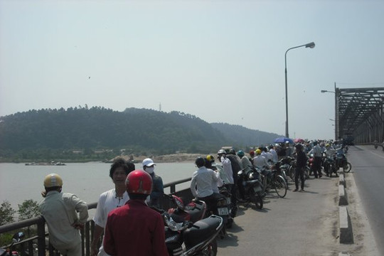 Phát hiện thi thể nam thanh niên trôi trên sông Lam