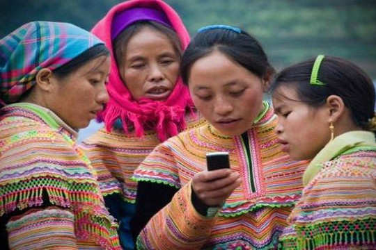 Hỗ trợ điện thoại thông minh cho hộ nghèo, cận nghèo