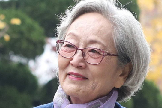 'Người bà quốc dân' trong loạt phim nổi tiếng bị nhiễm COVID-19 ở tuổi U90, người hâm mộ lo lắng không yên
