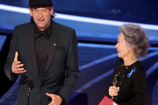 Diễn viên khiếm thính thứ hai giành tượng vàng Oscar