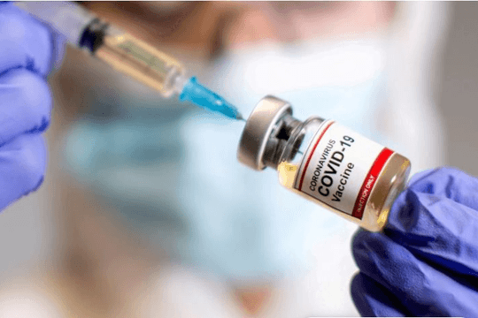 Những người đã tiêm đủ liều vaccine Pfizer hoặc Moderna có thể tiêm mũi 3 AstraZeneca