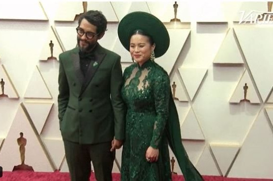 Lần đầu tiên trong lịch sử, áo dài Việt Nam xuất hiện trên thảm đỏ Oscar