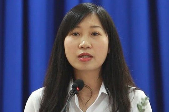 Cần thu hồi danh hiệu đối với nghệ sĩ lệch chuẩn
