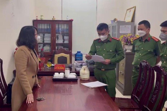 Khởi tố nữ giám đốc Trung tâm Giáo dục nghề nghiệp 
