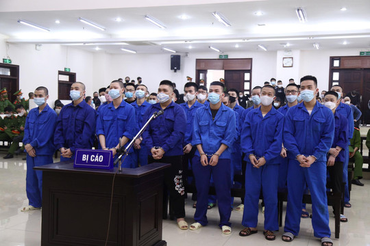 Hàng chục thanh thiếu niên lãnh án tù vì đuổi, chém nhau trong đêm