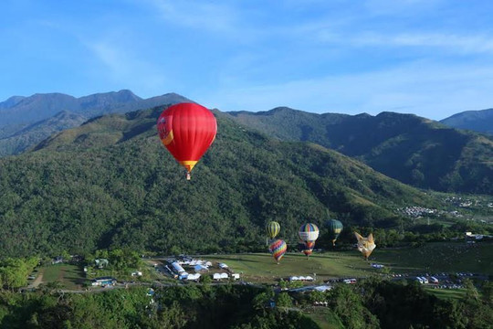 Tuyên Quang khai mạc lễ hội khinh khí cầu quốc tế lần thứ nhất