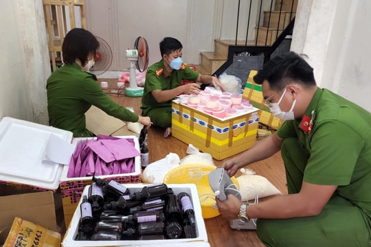 Đà Nẵng: Phát hiện cơ sở điều chế kem làm trắng da, cao tan mỡ bụng trái phép
