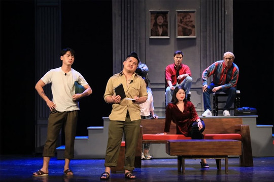 Công diễn vở kịch “Ông không phải là bố tôi” của Lưu Quang Vũ