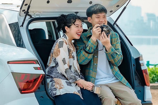 Em gái của MC Diệp Chi hiếm hoi xuất hiện bên chồng, chia sẻ về thói quen siêu tiết kiệm toàn mua hàng 'sida' về mặc