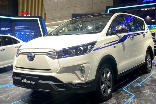 Toyota gây bất ngờ khi giới thiệu xe điện Innova EV