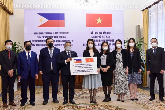 Việt Nam hỗ trợ Philippines 200 tấn gạo
khắc phục hậu quả siêu bão Rai